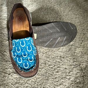 Horseshoe Ariat cruisers